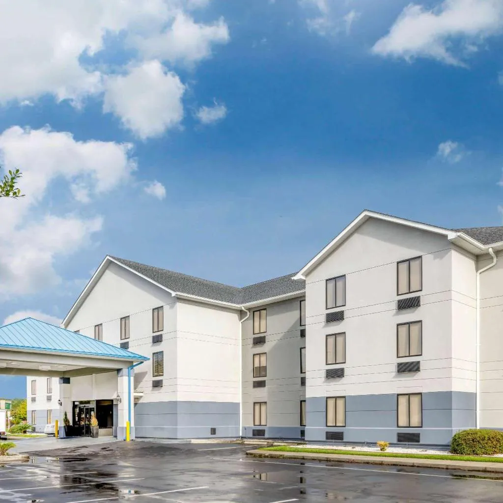 Photograph of Baymont by Wyndham Pooler/Savannah