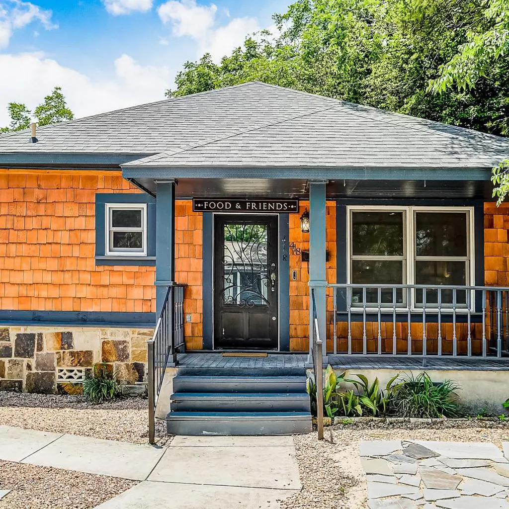 Photograph of Dog-friendly home with large patio, W/D & central AC