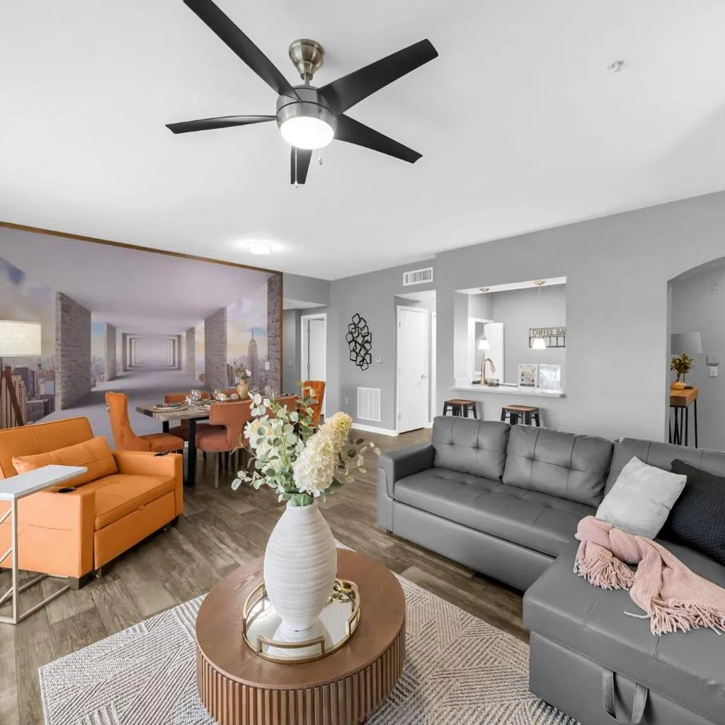 Photograph of Modern 2BR Pool, Gym Pet-Friendly #12