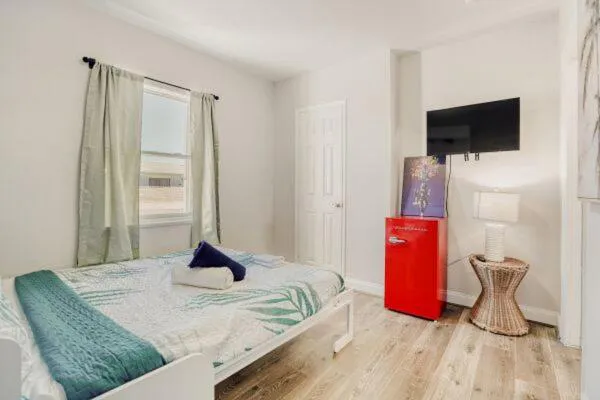 Photograph of Lauderdale Breeze Villas - Cozy Coastal Studio
