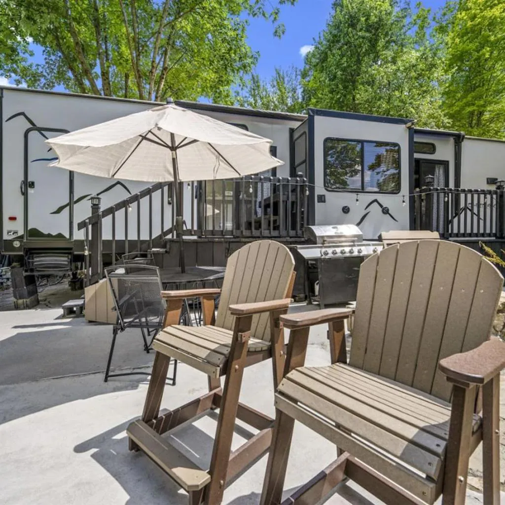 Photograph of Creekside Glamping Resort- Fishing Pond-Mini Golf- Game Room-Pet Friendly