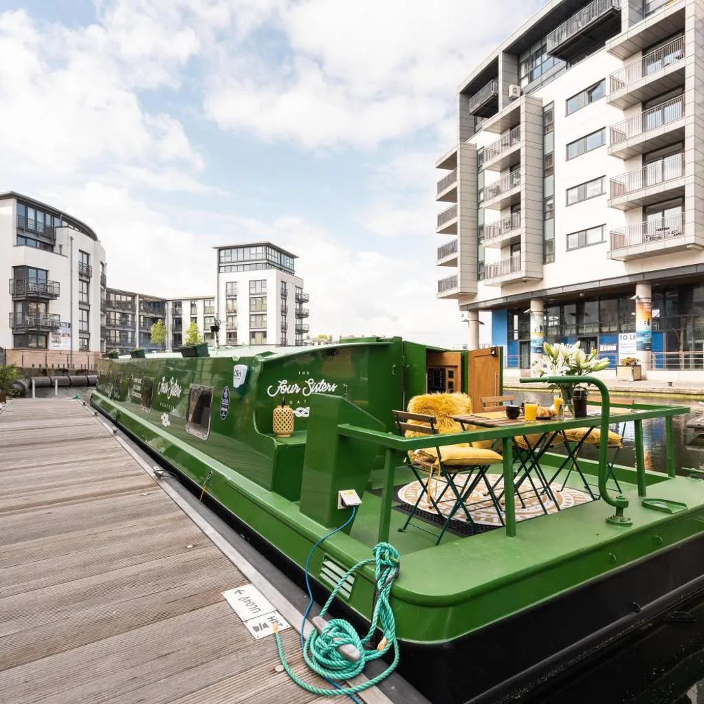 Photograph of Edinburgh - Houseboats