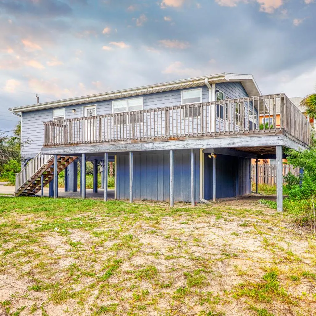 Photograph of Dog-Friendly Home with Beach Access & Deck - Snowbirds Welcome