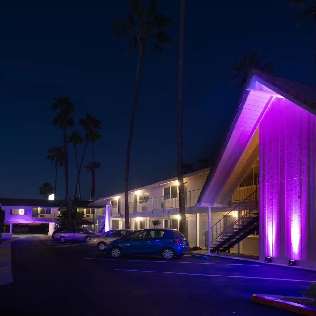 Photograph of Hotel Iris - Mission Valley-San Diego Zoo-SeaWorld