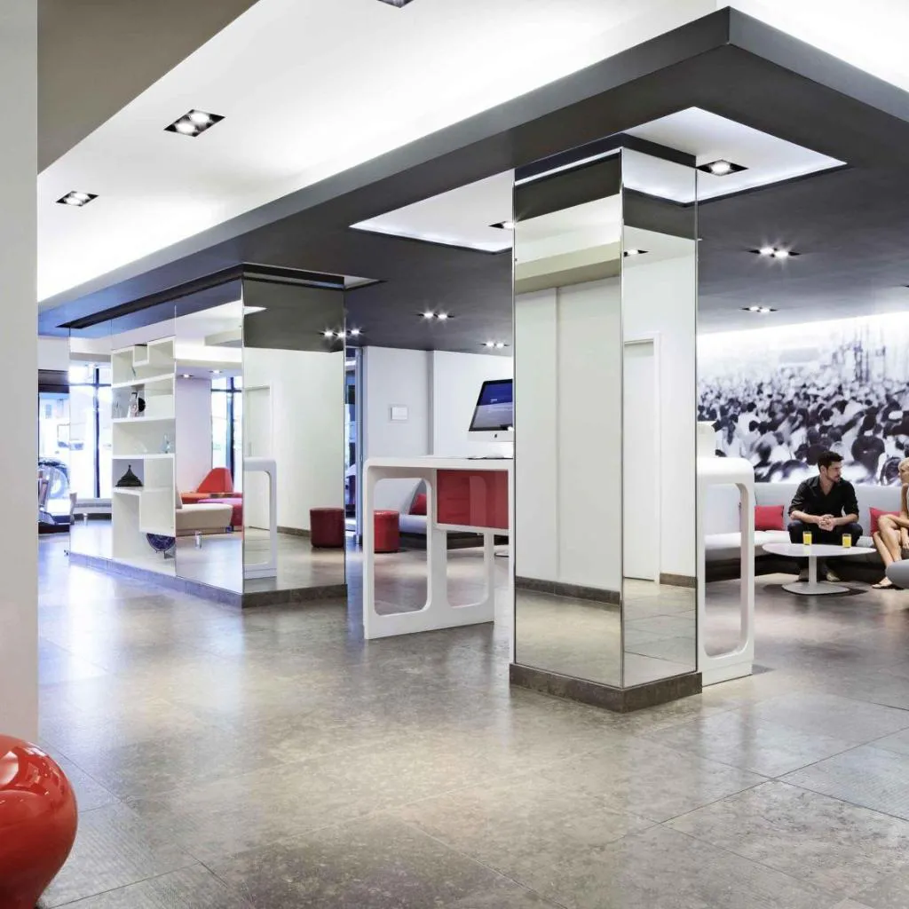 Photograph of Novotel Montreal Center