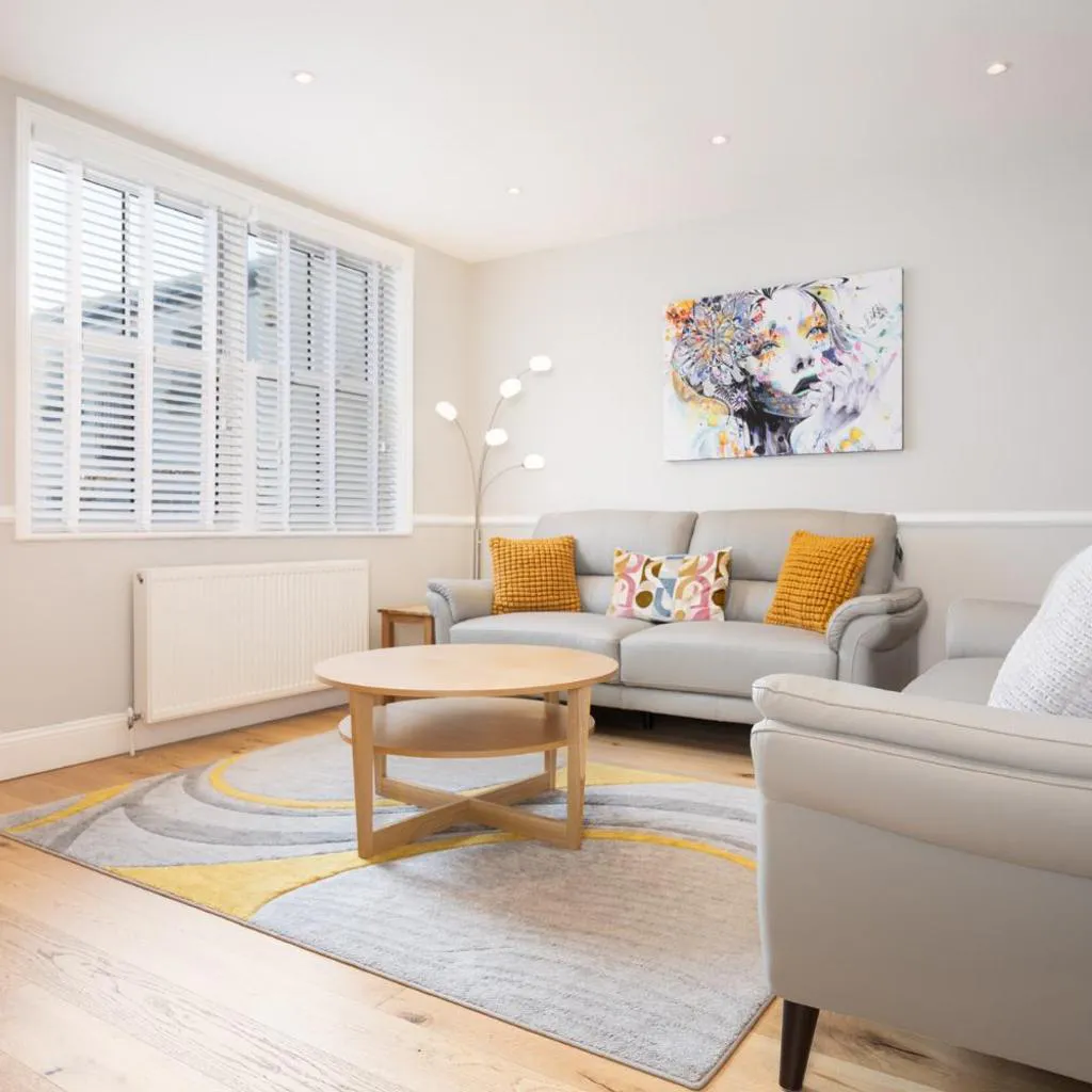Photograph of Sillwood Mews - With Free Parking