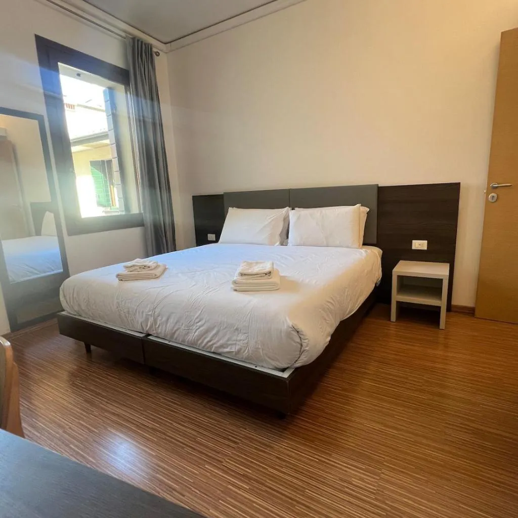 Photograph of 4 Venice rooms Hotel,Piazza Ferretto, M9 Museum, Duomo,Teatro Toniolo, Airport, Wi Fi, Central City, Family, Group Friends