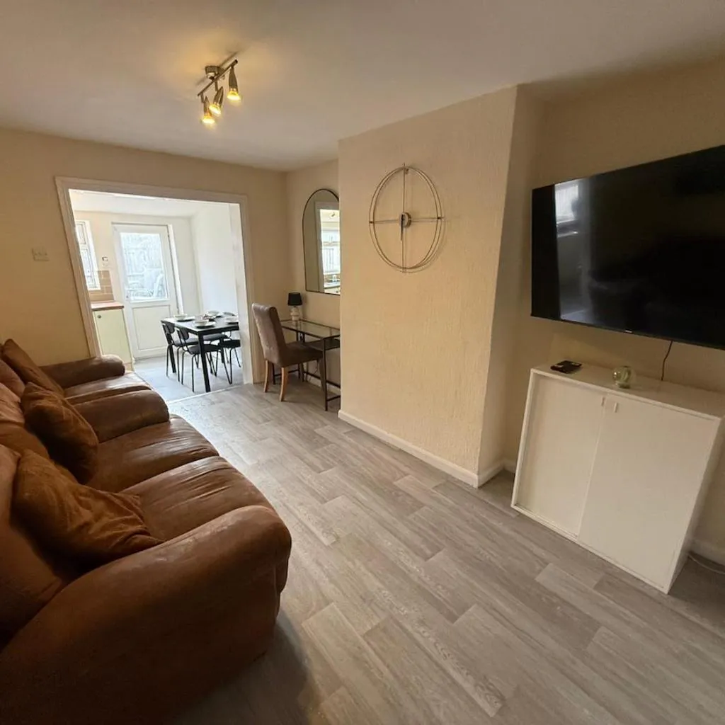 Photograph of 5 bedroom home in Filton
