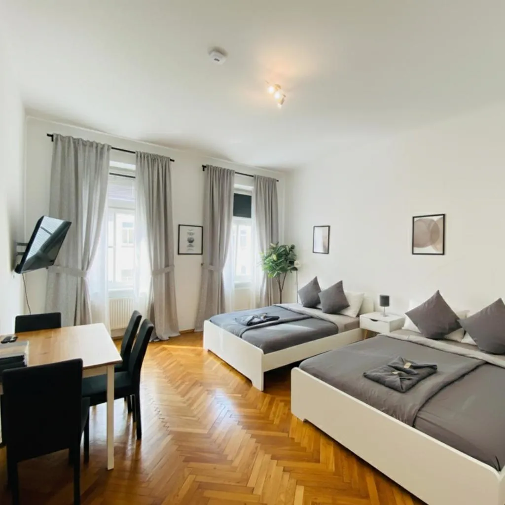 Photograph of Stylish Flat with 2 Double Beds for 4 people 15a