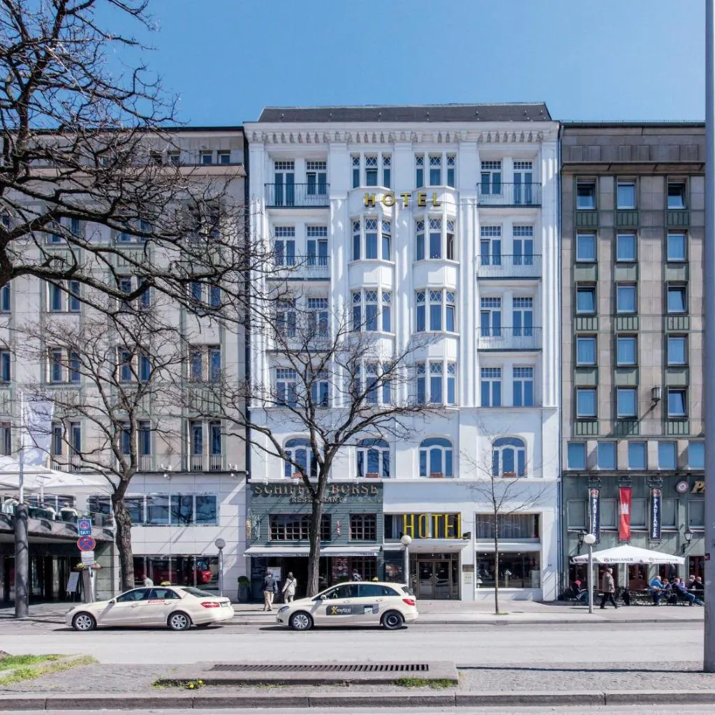 Photograph of Garner Hotel Hamburg St. Georg by IHG