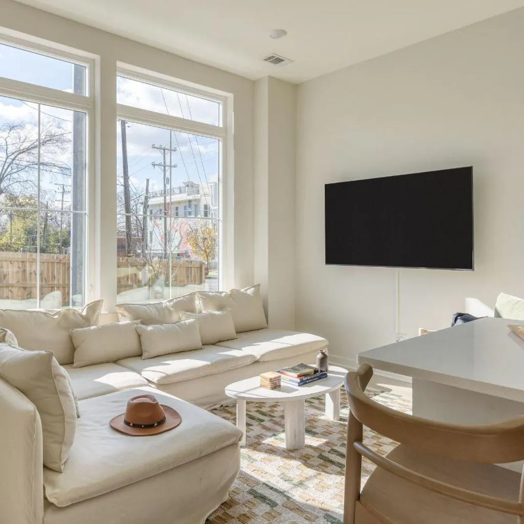 Photograph of Newly Built 4BDR Townhome w Balcony Minutes to Broadway Lischey by AvantStay