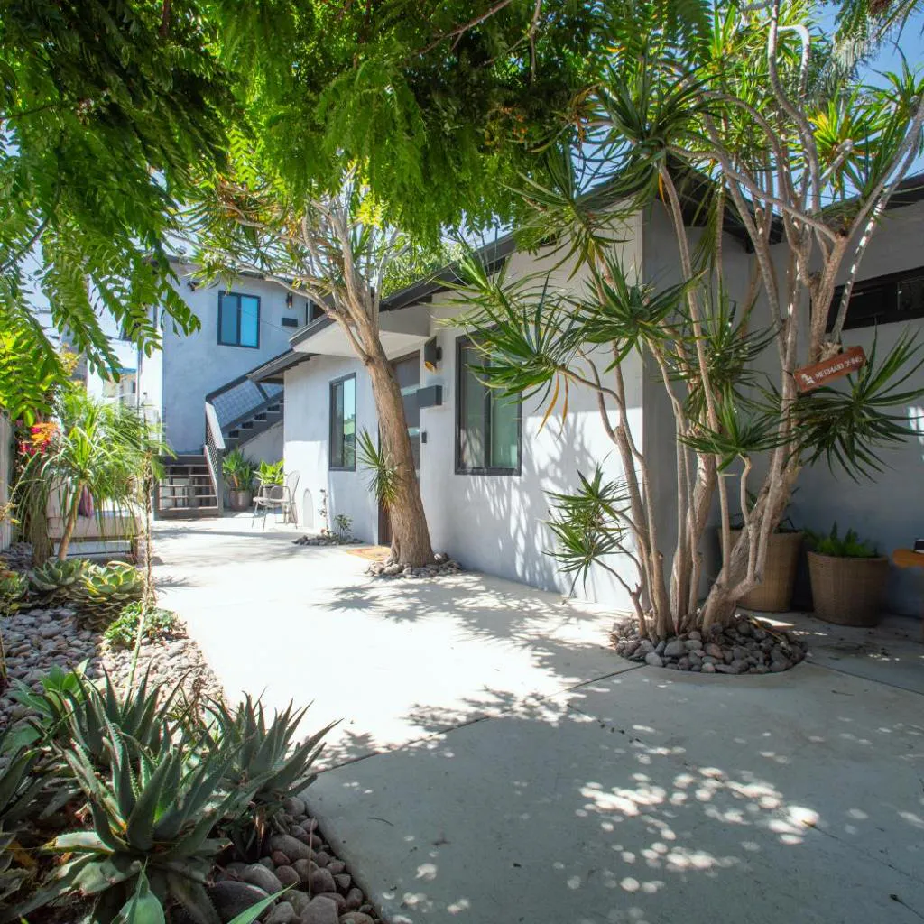 Photograph of 5BD Family, Event Friendly 4plex Steps2Beach