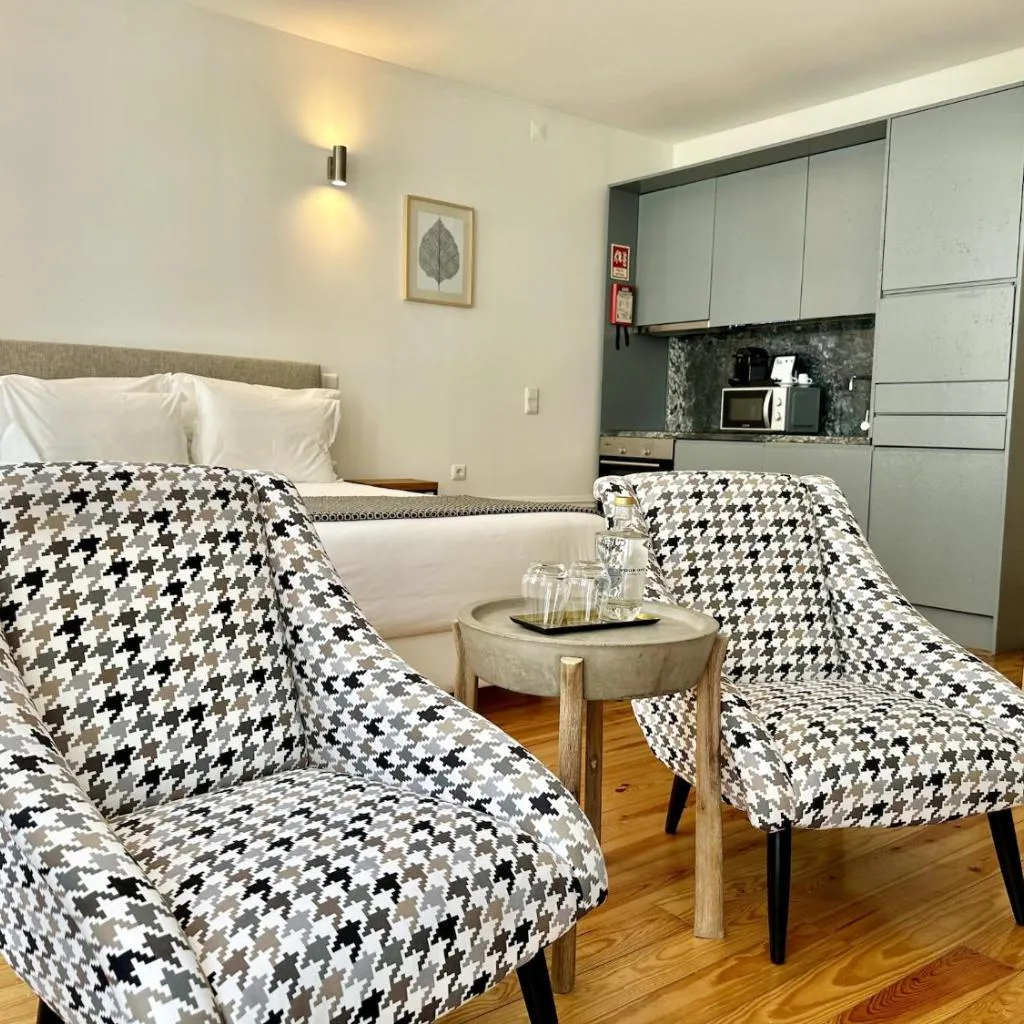 Photograph of Cozy Porto studio with balcony