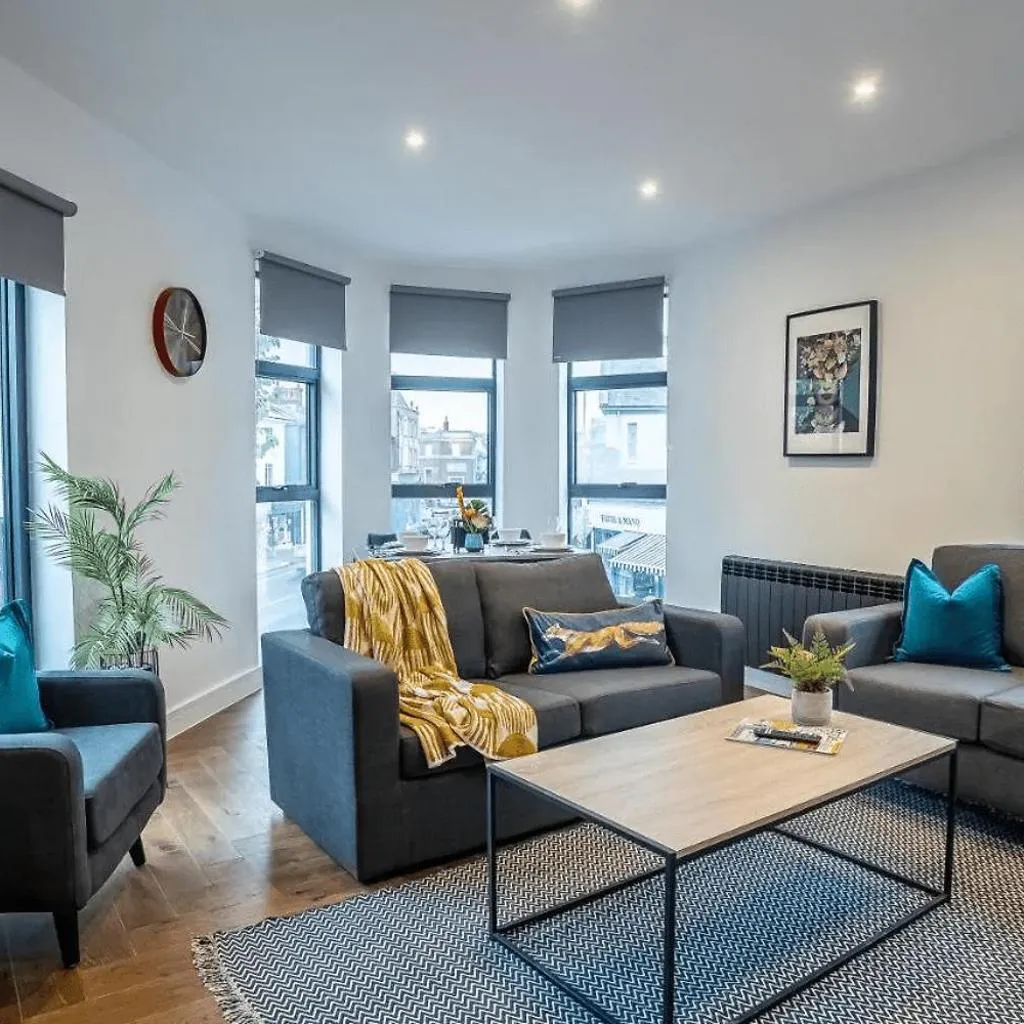 Photograph of Super Central 2 Bedroom Apartment Next To Brighton Station