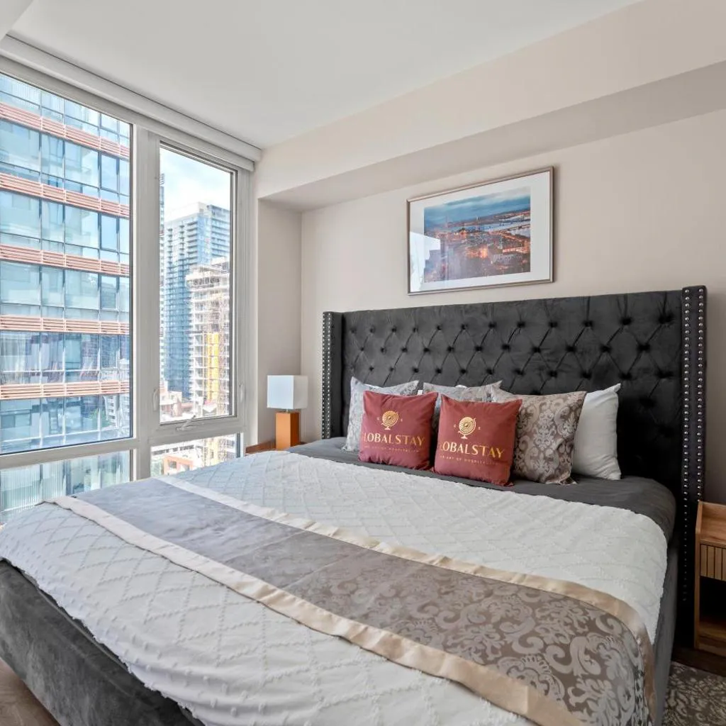Photograph of Bright 1BD & Den in Downtown Toronto