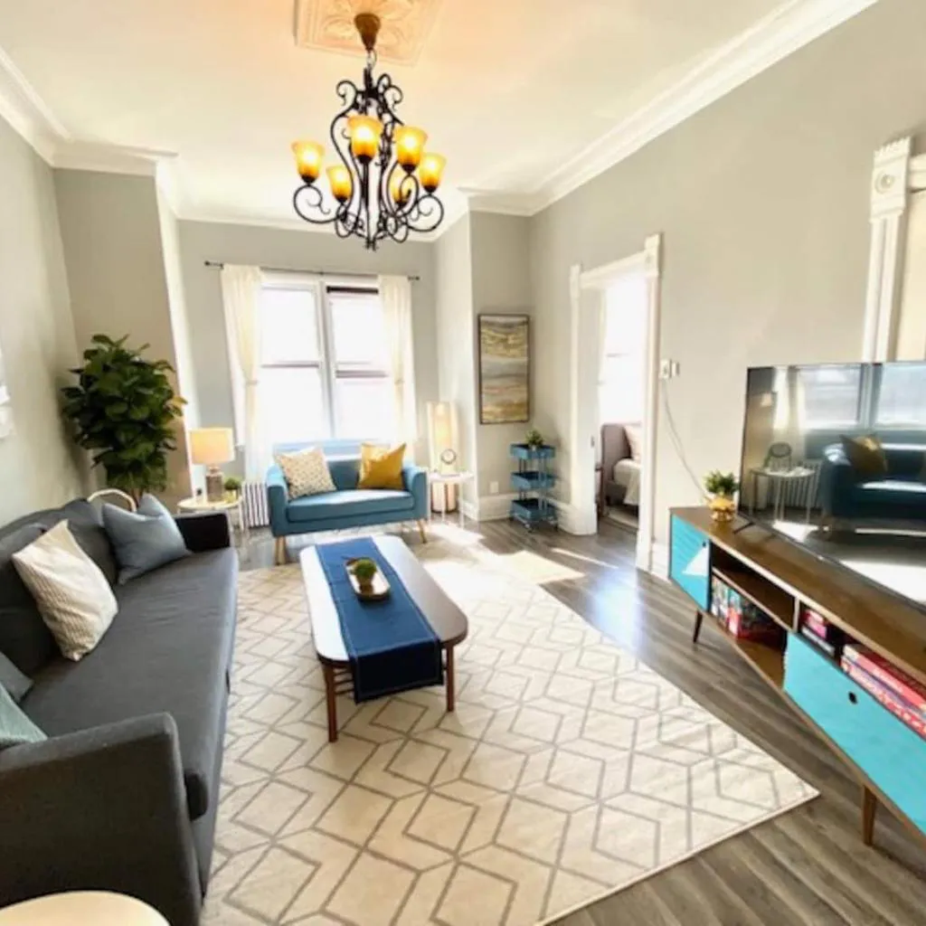 Photograph of Walk to Wrigley 3BR1BA Sleeps 8 Free Parking