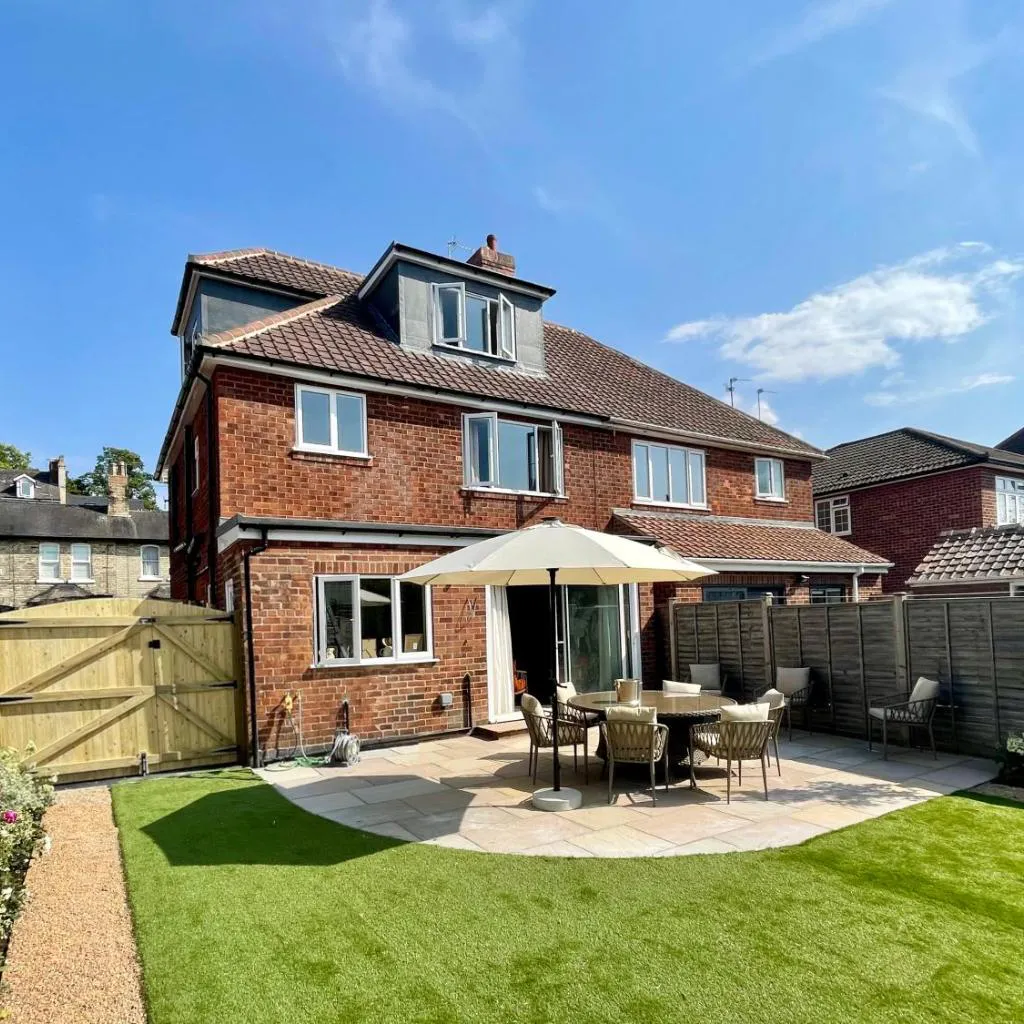 Photograph of Central Townhouse with free off road parking and garden