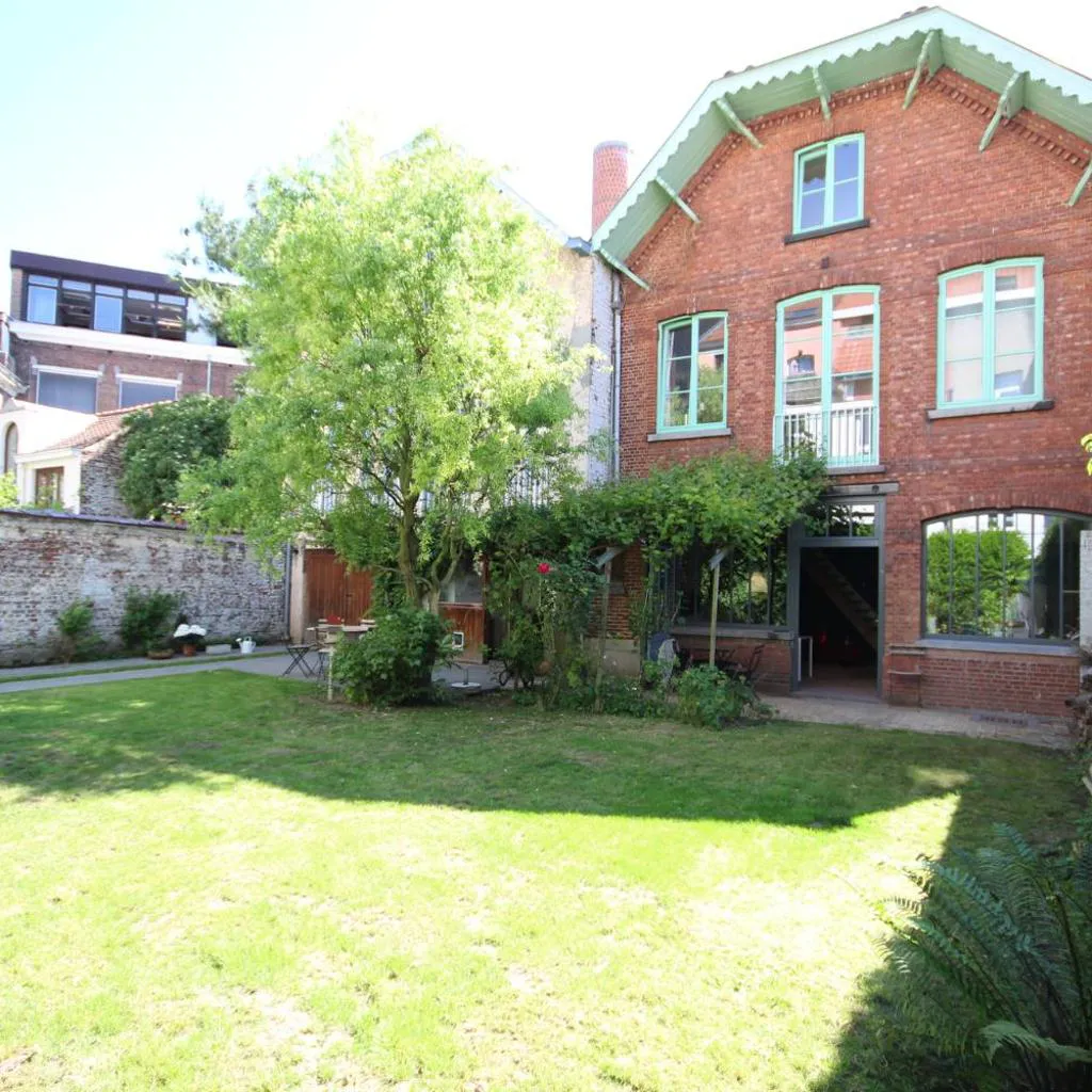 Photograph of La maison du fond du jardin