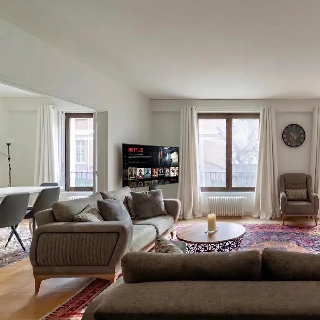 Photograph of Spacious 3BR - Sleeps 10 - Trocadero