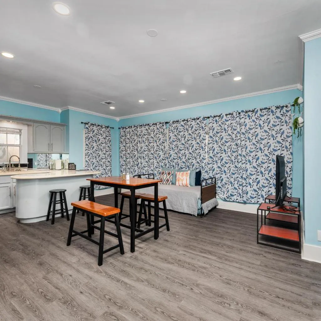 Photograph of Spacious 1-BR Midtown Houston Apt with King Bed & Free Parking