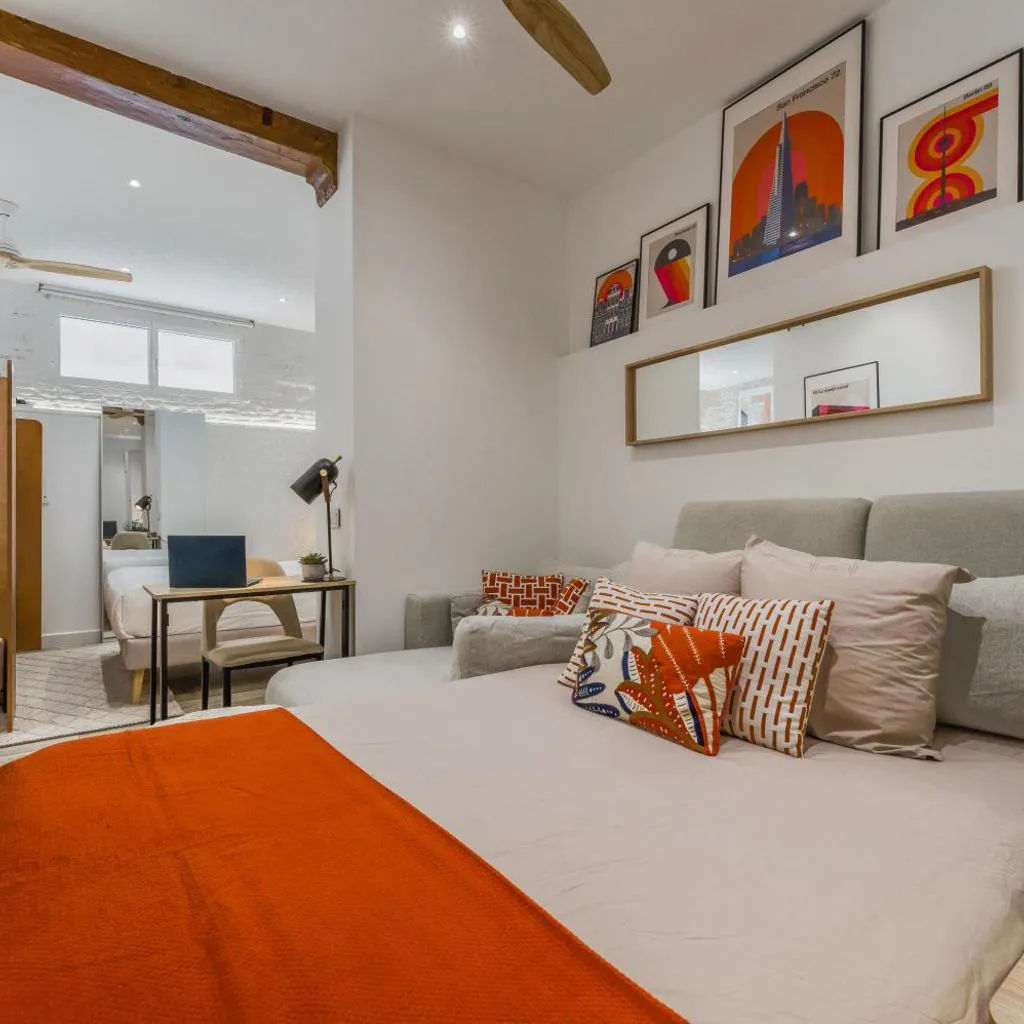 Photograph of 3min Walk - Retiro & Atocha - Luxury District and Desk