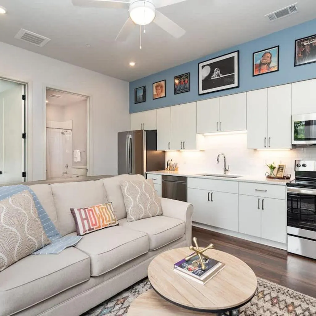 Photograph of Harmony Outpost-Pool & Gym-4 Mins To Broadway