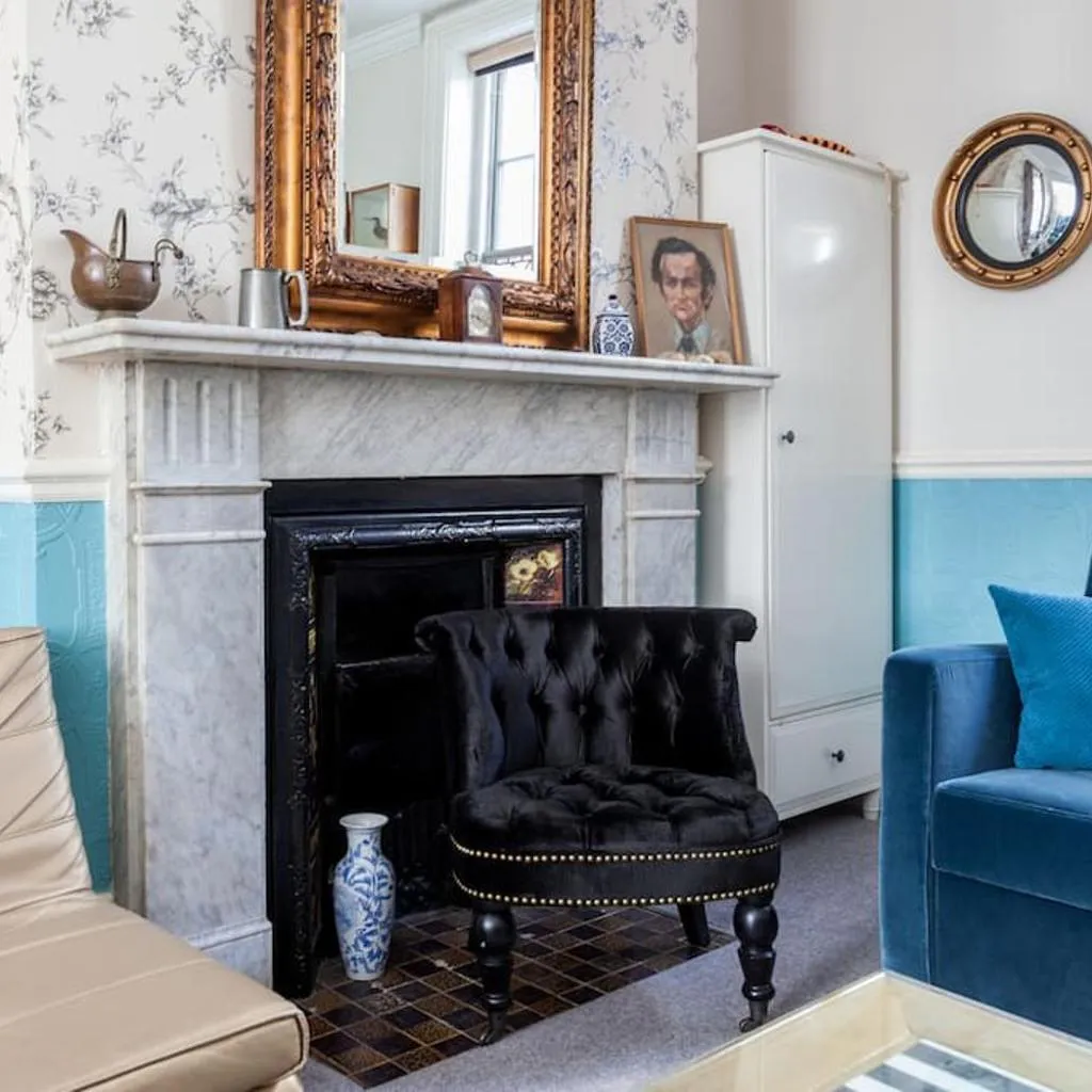 Photograph of Brighton 4 bedroom West Pier House, by the sea.