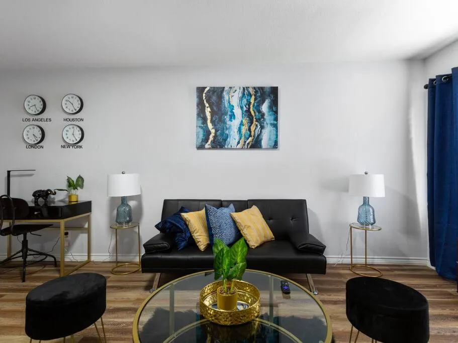 Photograph of Golden Vibes! Near Downtown! Prime Location
