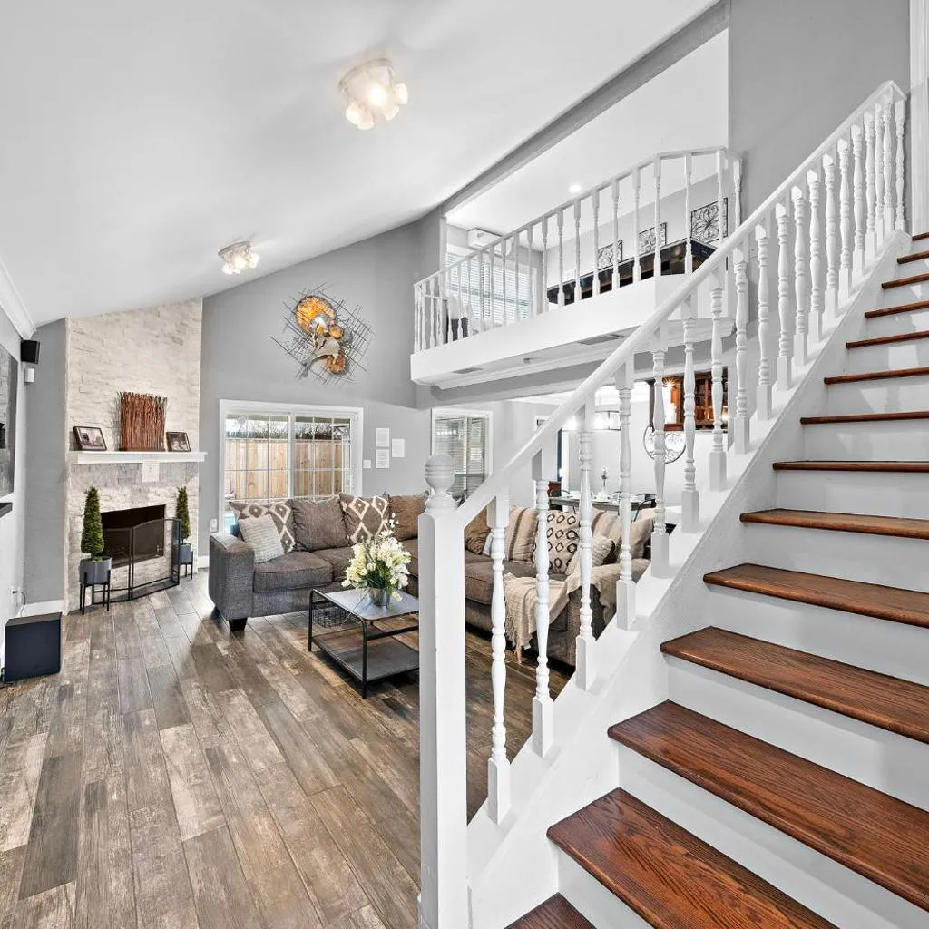 Photograph of House with pool-parking-Wi-fi-pet friendly-games