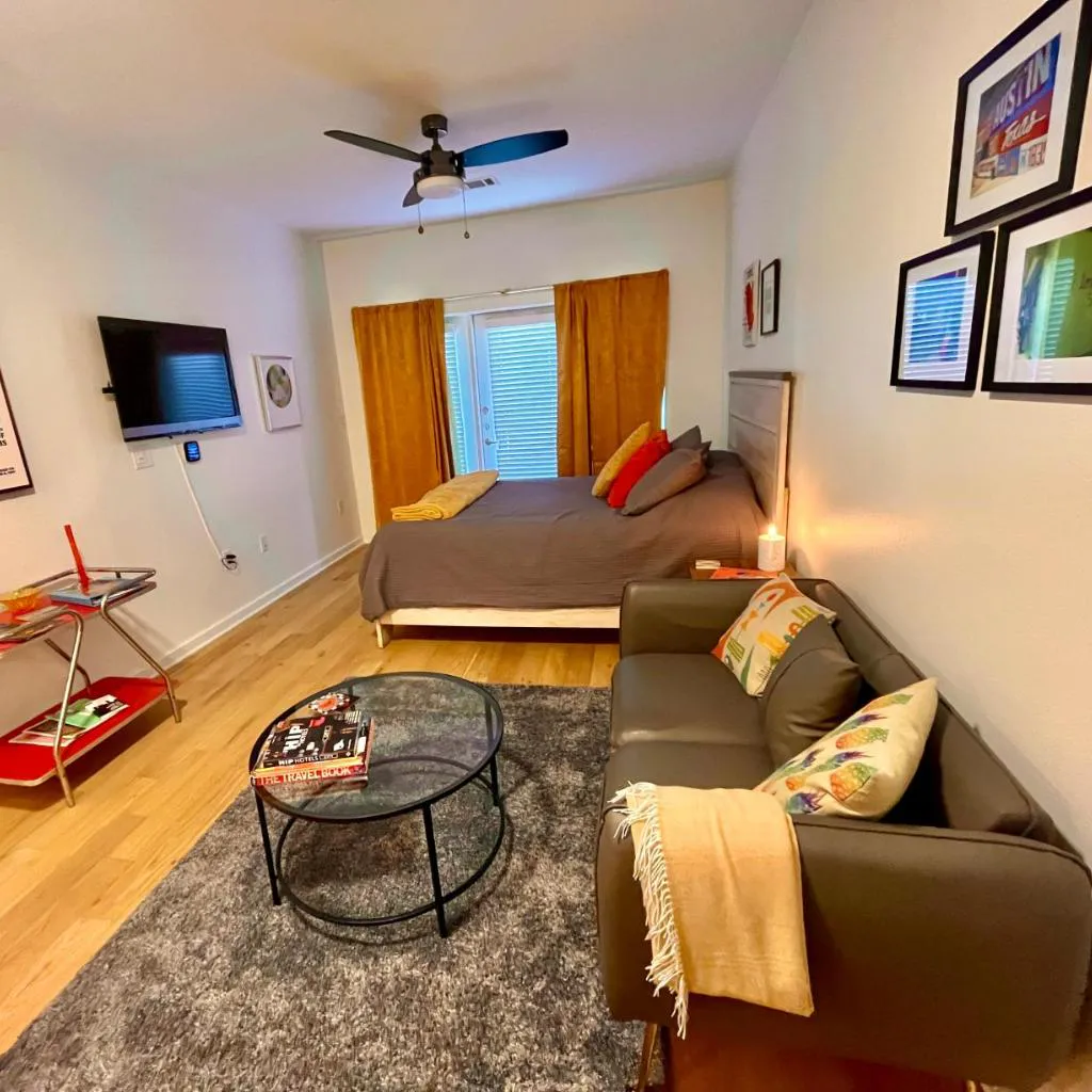 Photograph of Stunning brand new South Austin condo 2 mi from DT