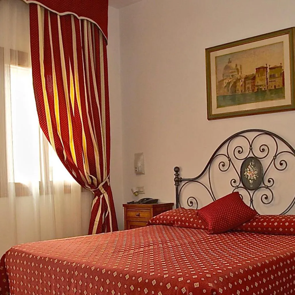 Photograph of Hotel Fontana