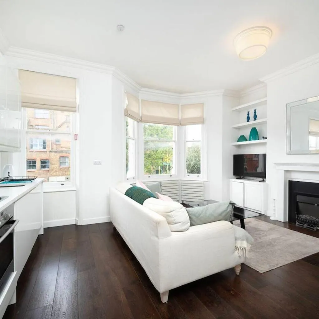 Photograph of Maida Vale Spacious Apartment BeeMyGuest