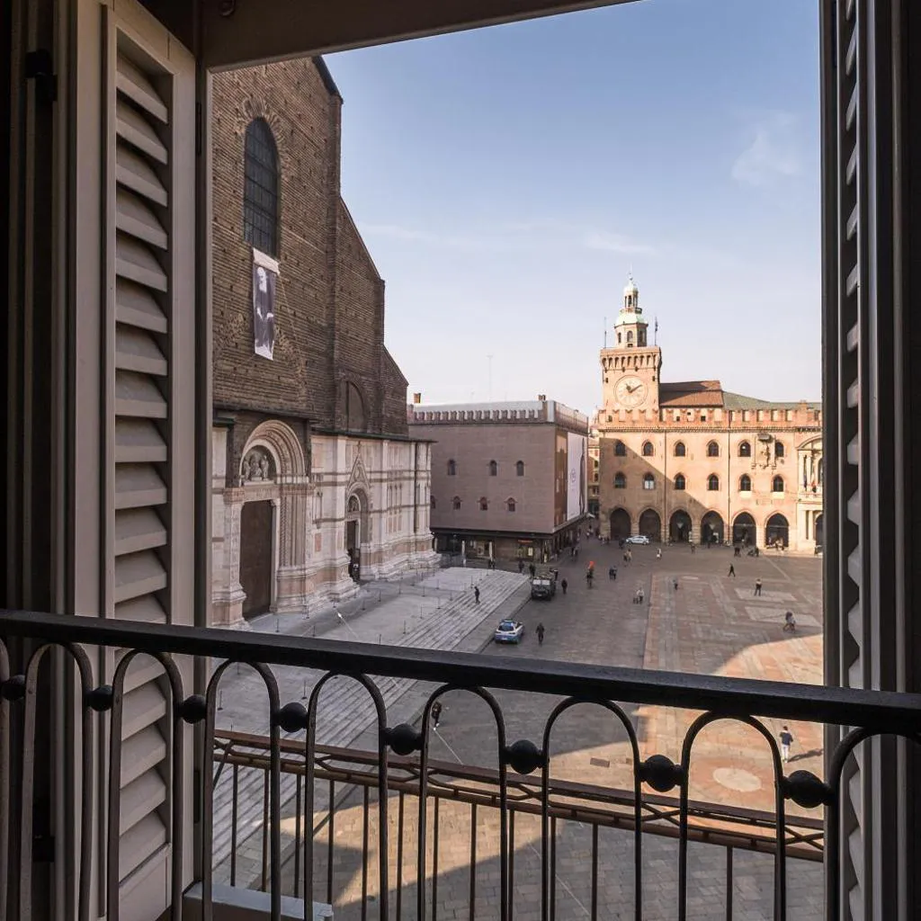 Photograph of Urbanicooh Asinelli - Balcony on Piazza Maggiore