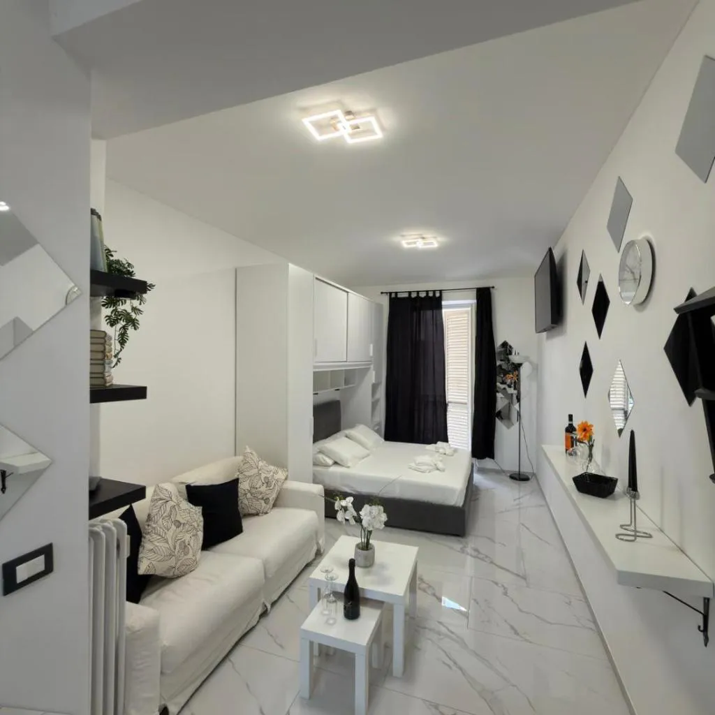 Photograph of Black & White Suite - Politecnico