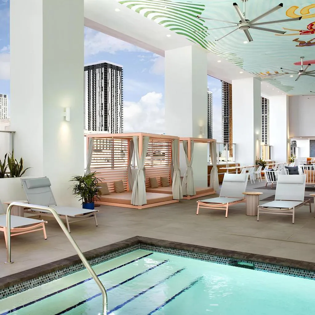 Photograph of NEW Luxury Downtown Apartment - Gym Pool Workspace