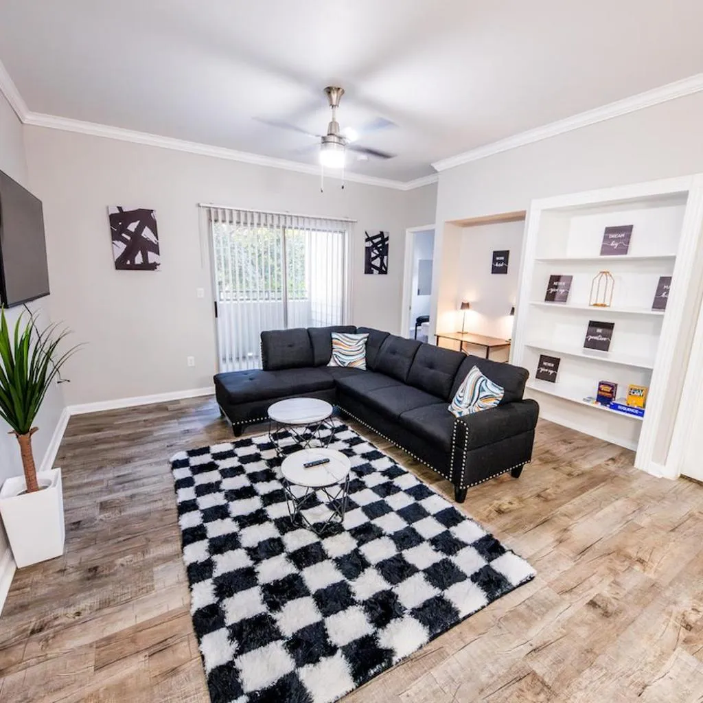 Photograph of 3 bed 2 Bath Apartment near Dallas Lovefield and Medical District