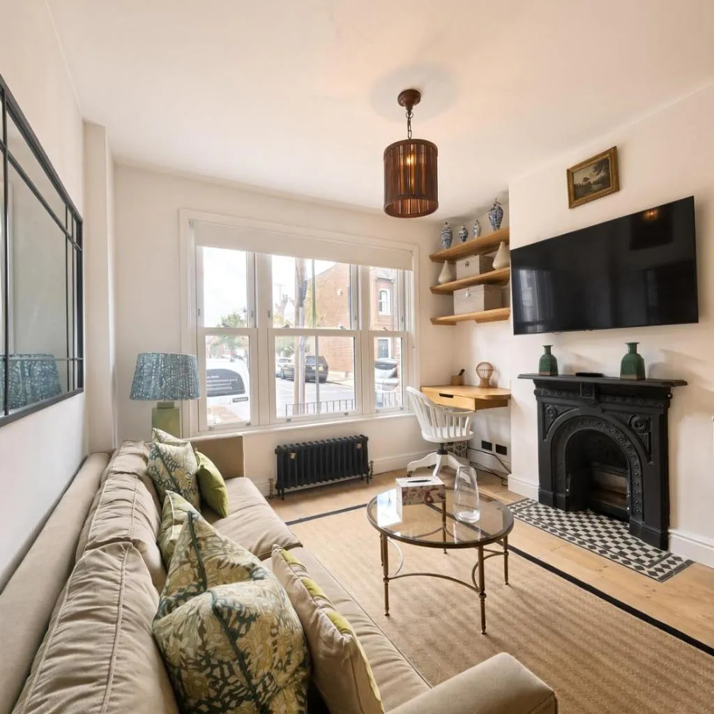 Photograph of Bright modern 1BD flat in Fulham - Imperial Wharf
