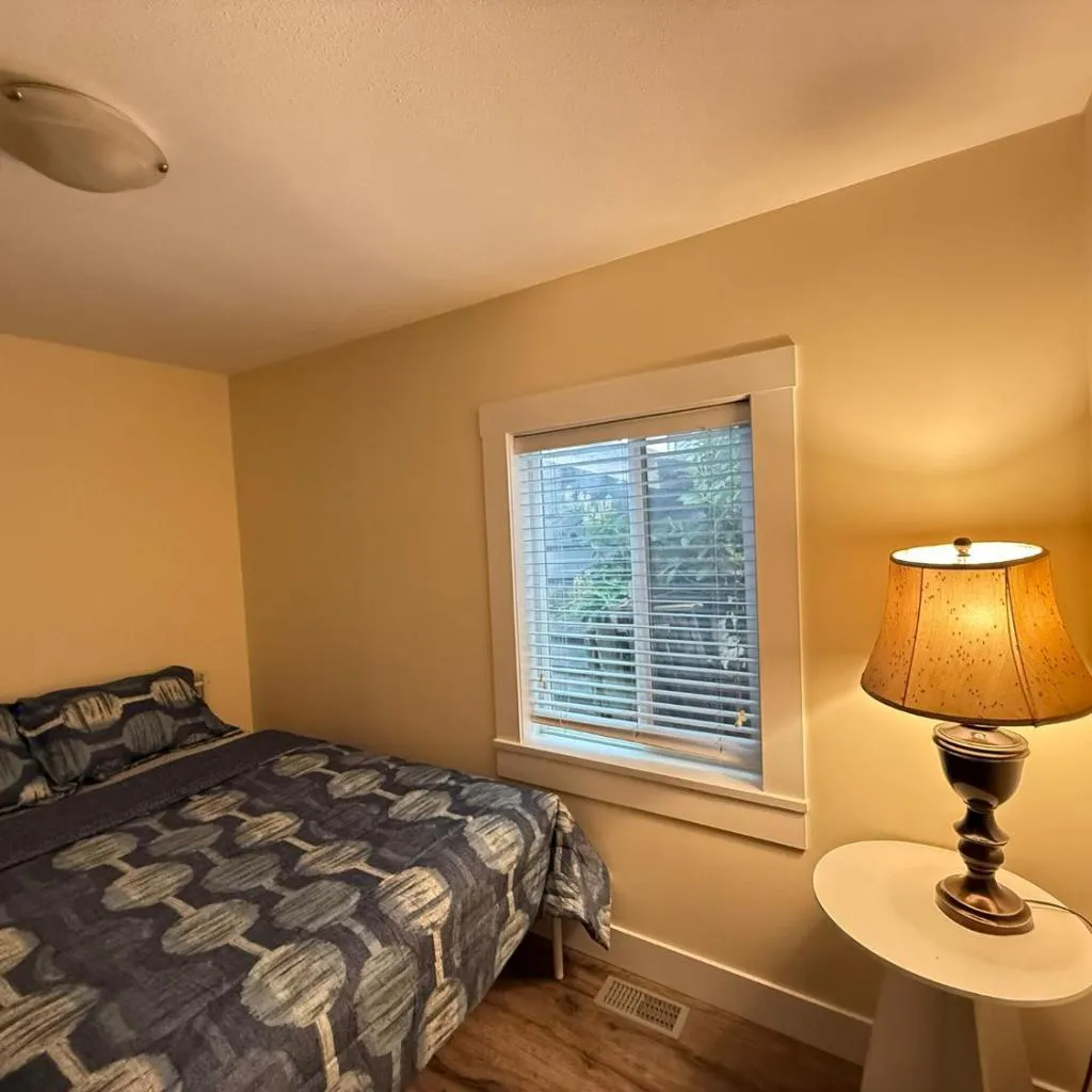 Photograph of Cozy Private Queen Room Commercial Broadway