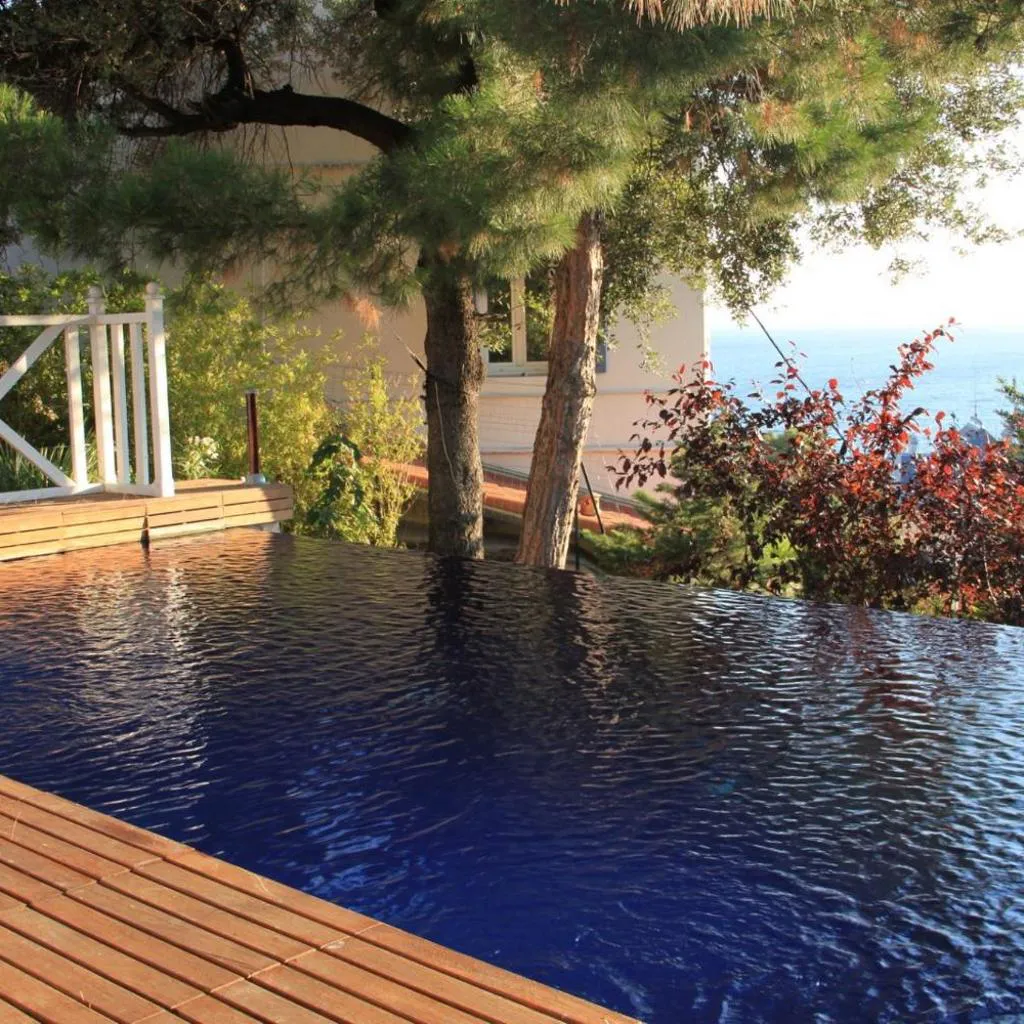 Photograph of La LUNA - VILLA D'ARCHITECTE B&B VUE MER ET JACUZZI