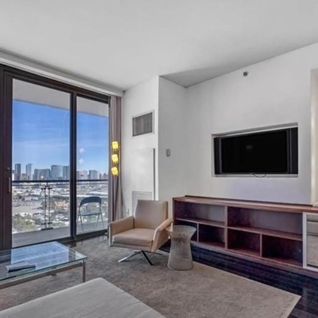 Photograph of Justin's at Palms Place