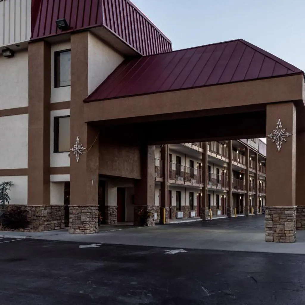 Photograph of Red Roof Inn & Suites Pigeon Forge Parkway