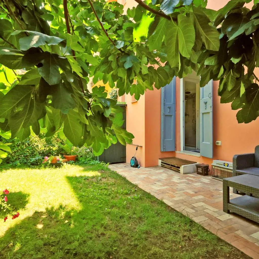 Photograph of Oasis in the Center with Garden by Synergy Up to 5 guests