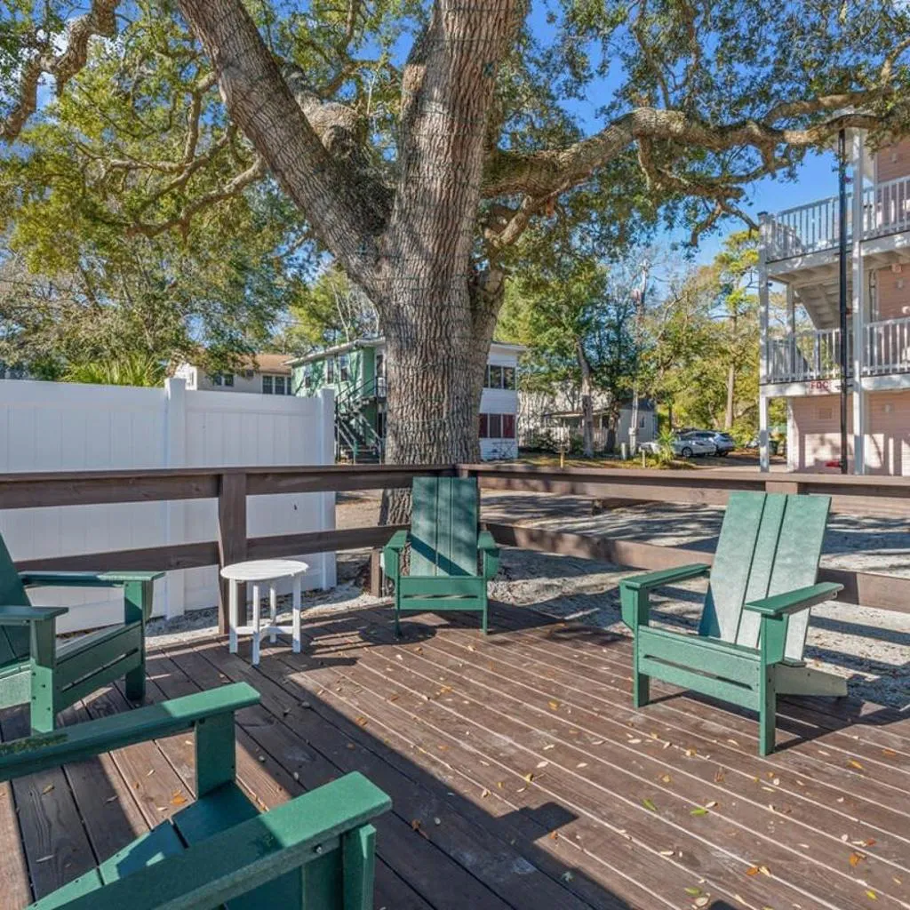 Photograph of TreeHouse Lodge Walk to Beach Pet-Friendly 201