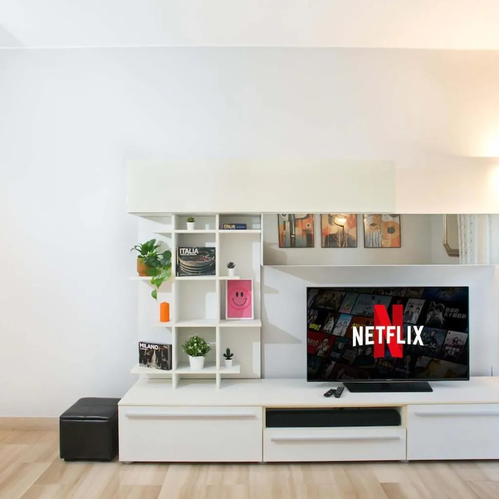Photograph of Cozy Home Milano 5 posti letto - 15 minuti dal Duomo - Metro M1 a 4 minuti - AC - Wifi - Netflix