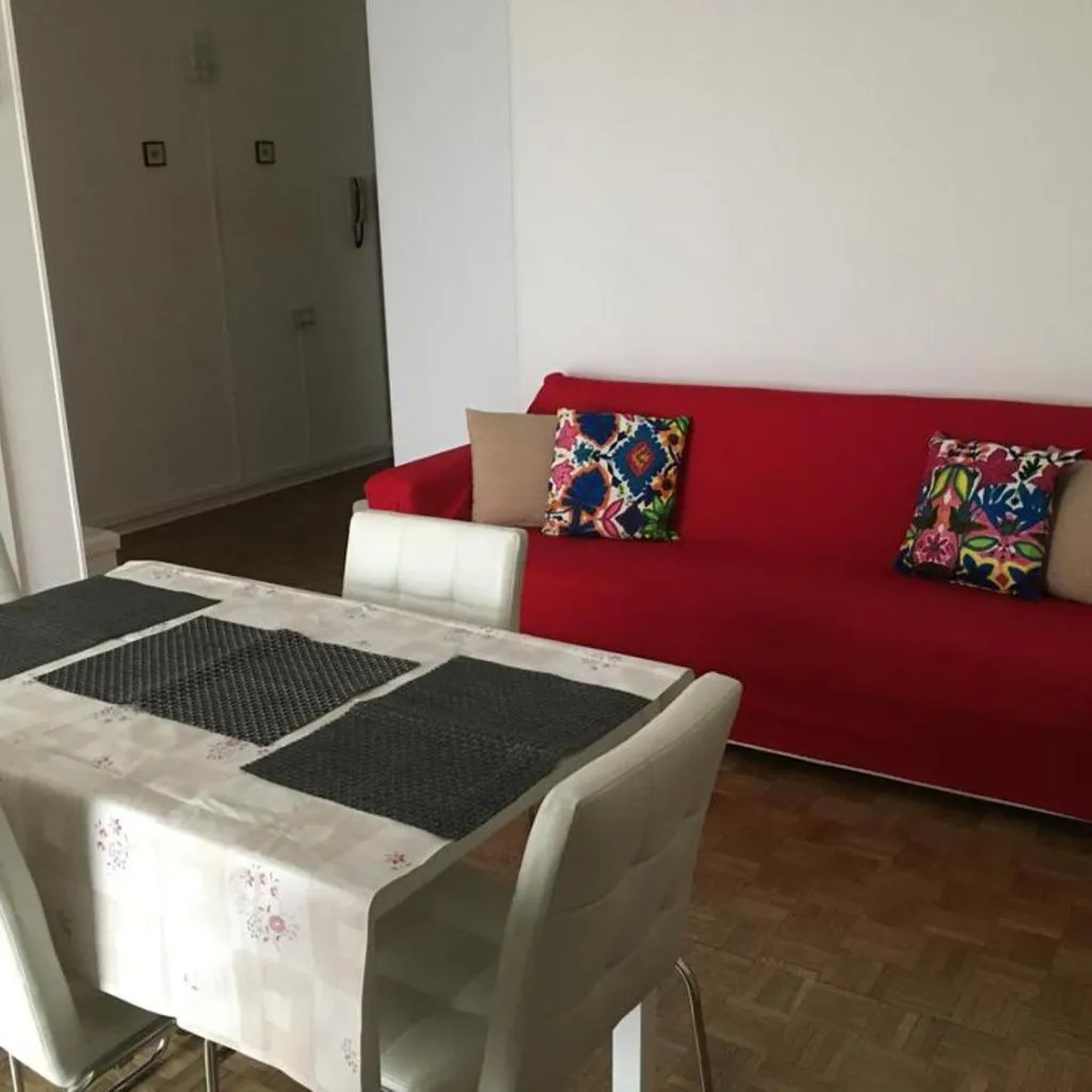 Photograph of Red Venice Apartment 2