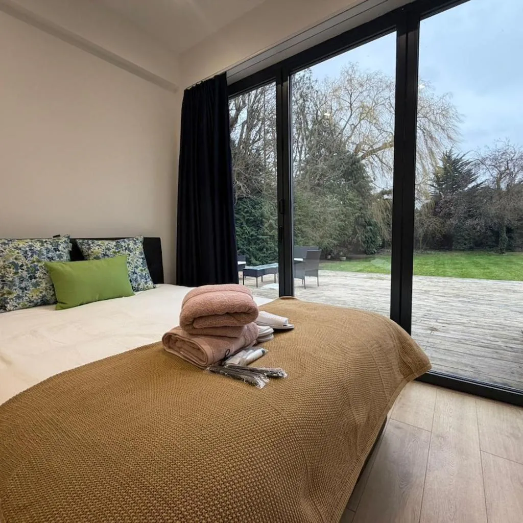Photograph of Luxury Studio 1 Min to East Finchley Station, N2