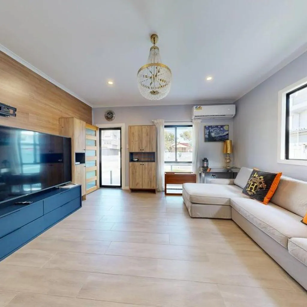 Photograph of Cozy holiday house Cannon Hill , 3 bed, and just 13 mins from airport and 15 mins from Brisbane CBD