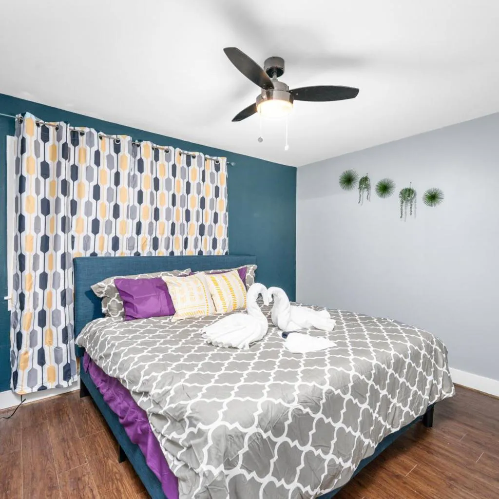 Photograph of Charming 1BR Apt Few Steps to MedCenter, UH & NRG