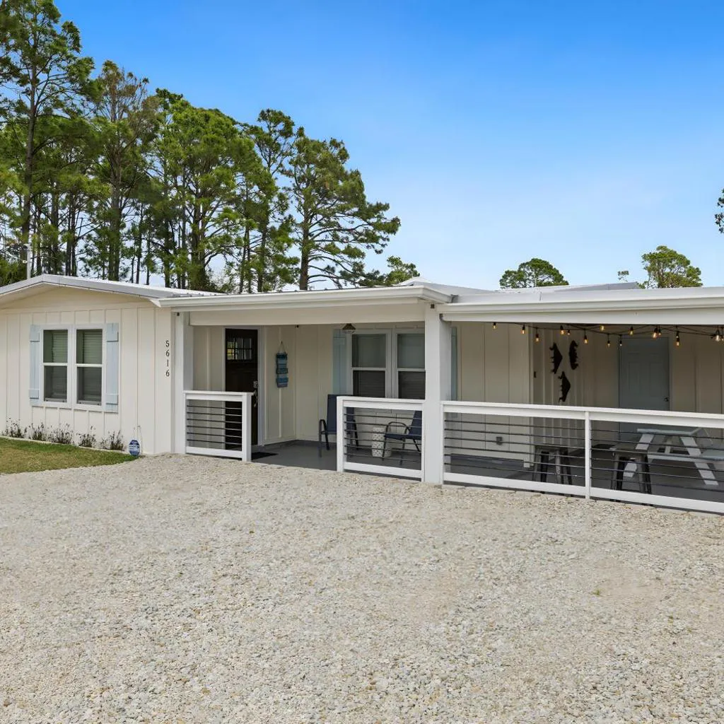 Photograph of Sea Breeze House- 3 bd 2 ba 5 min walk to beach