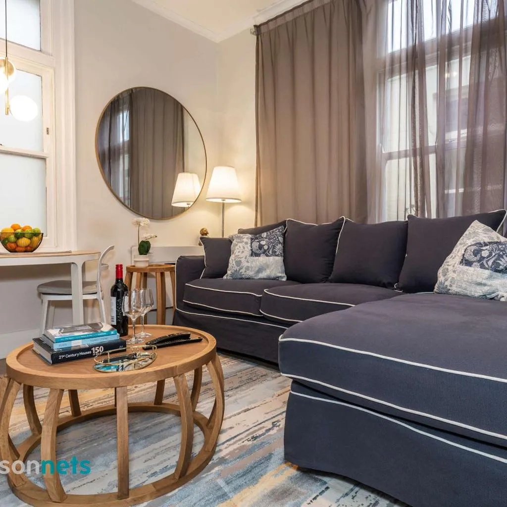 Photograph of Quiet Art Deco 1BR Retreat in the Heart of Potts Point